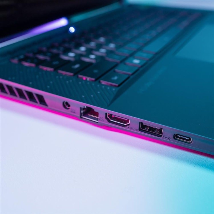 GIGABYTE AORUS 16X 9KG Intel Core i7 16GB RAM 1TB SSD RTX 4060 165Hz 16 Inch Windows 11 Gaming Laptop
